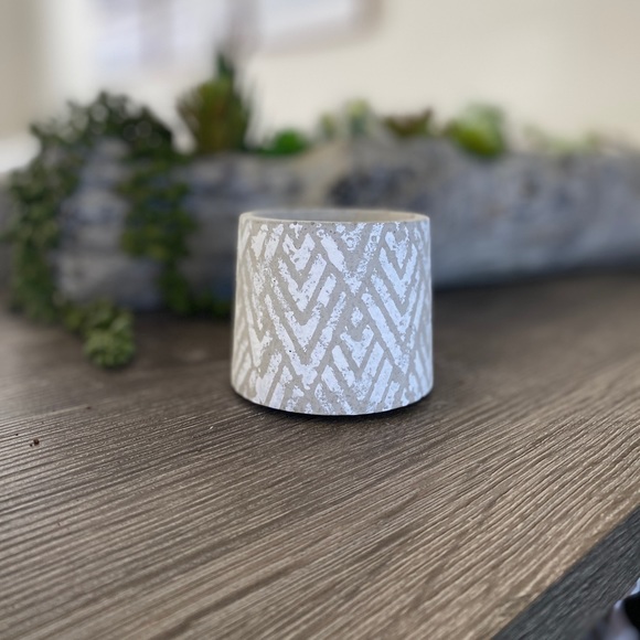 Industrial Modern handcrafted cement planter - Picture 3 of 7